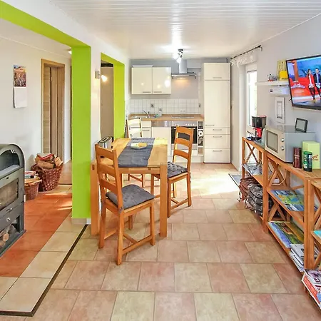 Casa de Férias Doppelhaushaelfte Mirow