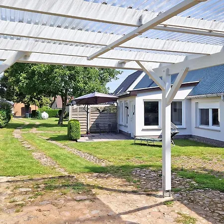 Casa de Férias Doppelhaushaelfte Mirow Starsow